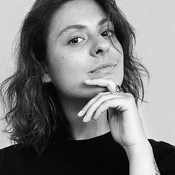 LAURA VAN DE LAAK